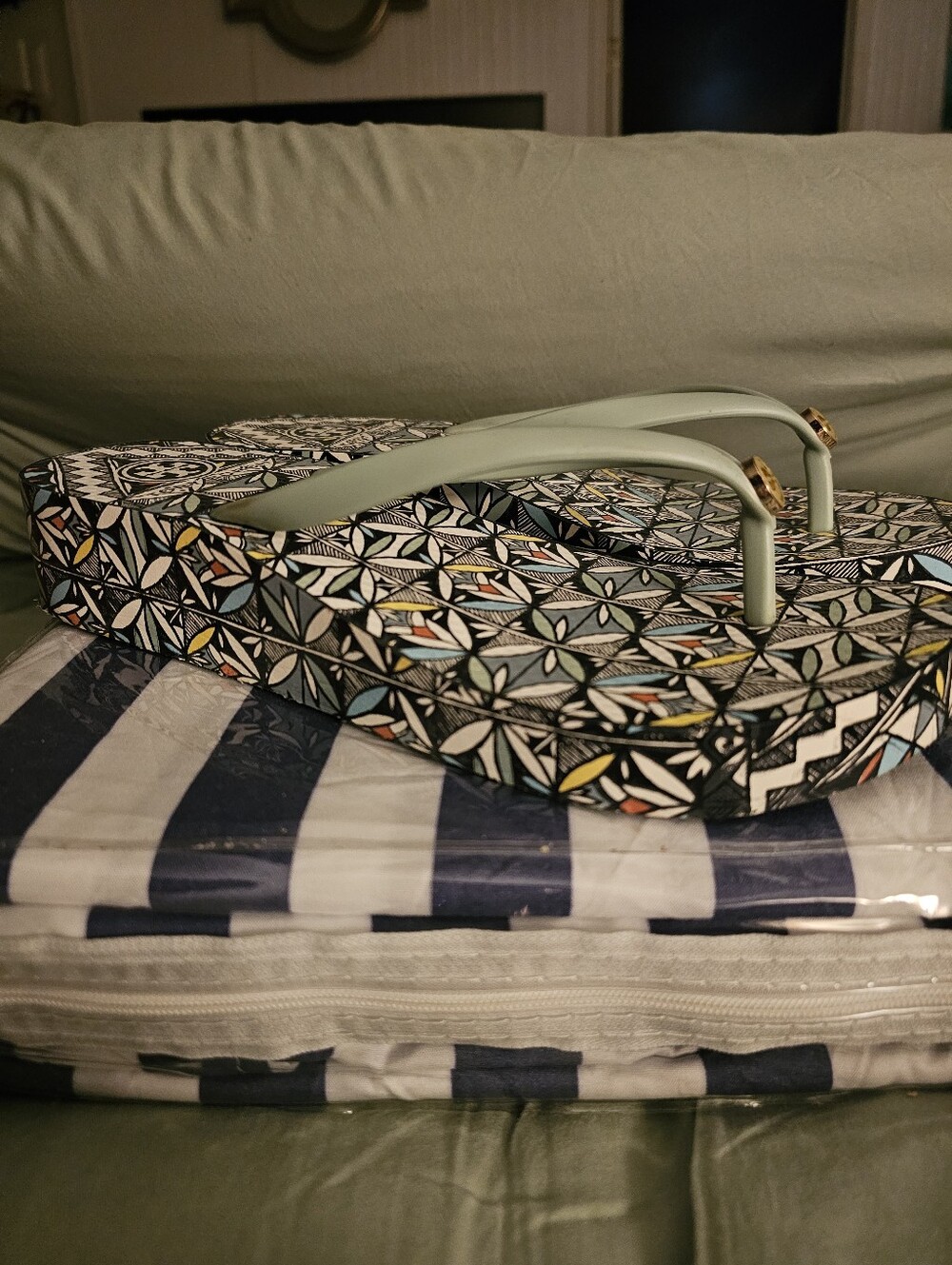 Tory Burch Thandie Printed Wedge Flip Flops Psychedelic Geo Mint Green Sz 8.5 - Picture 4 of 14